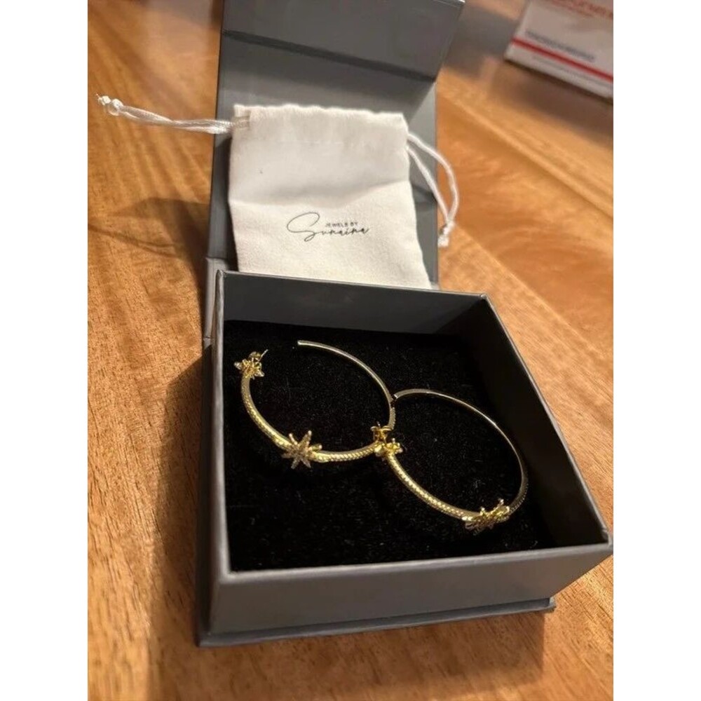 Leila Gold Star Hoop earrings